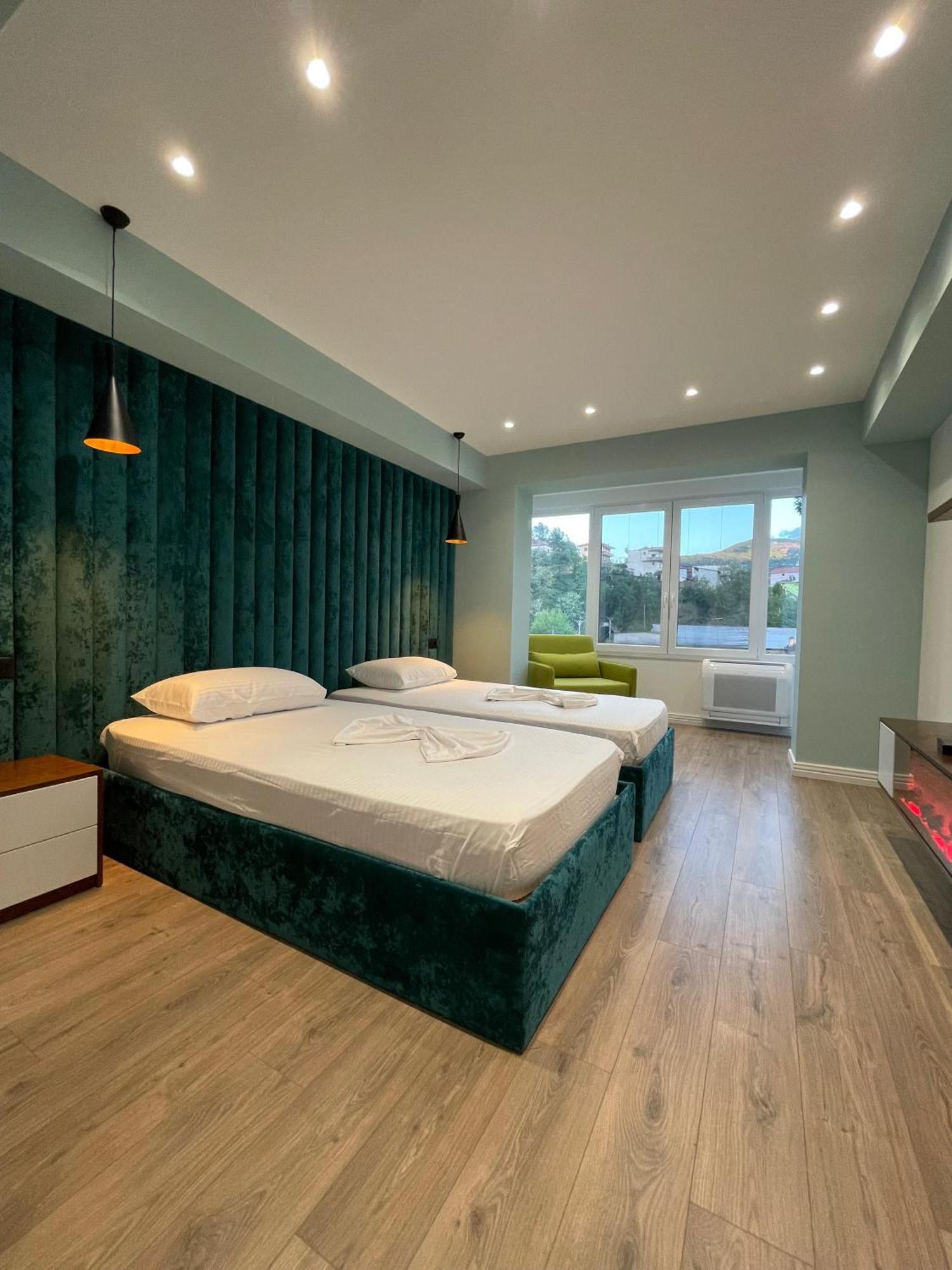 Home 12 Librazhet 外观 照片