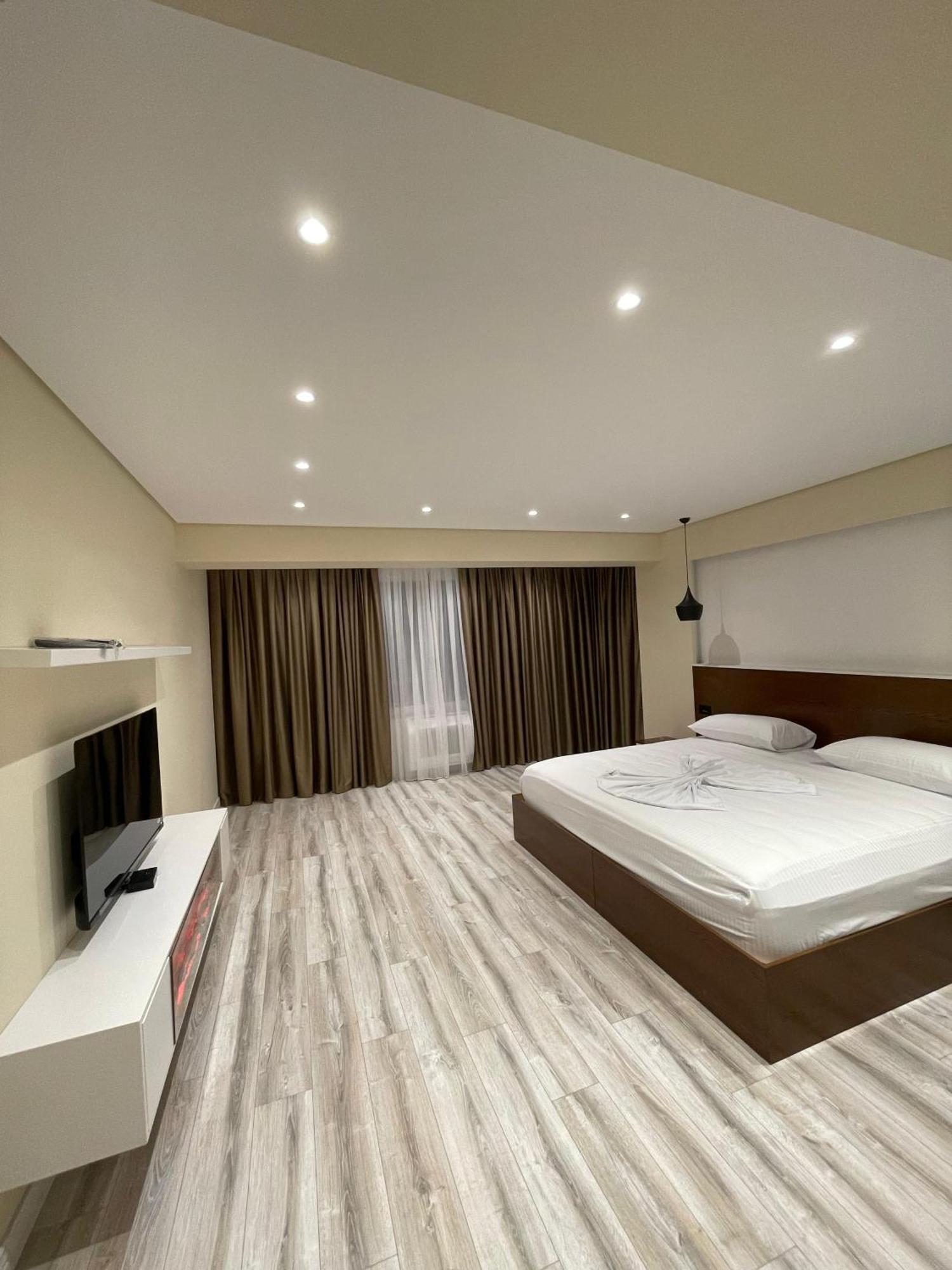 Home 12 Librazhet 外观 照片
