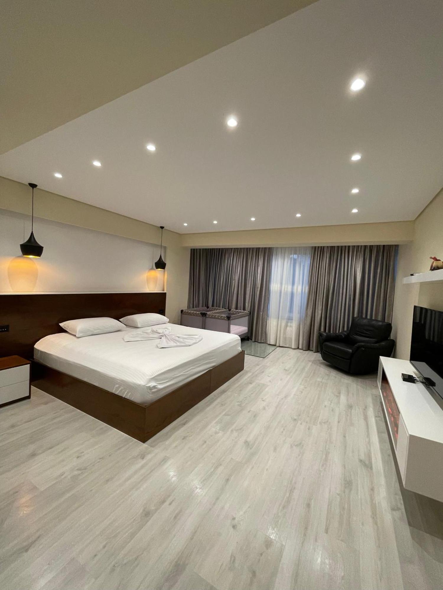 Home 12 Librazhet 外观 照片