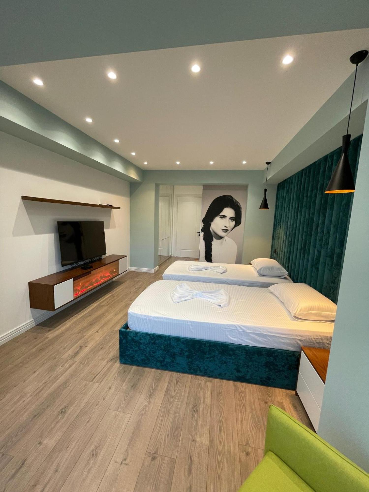 Home 12 Librazhet 外观 照片