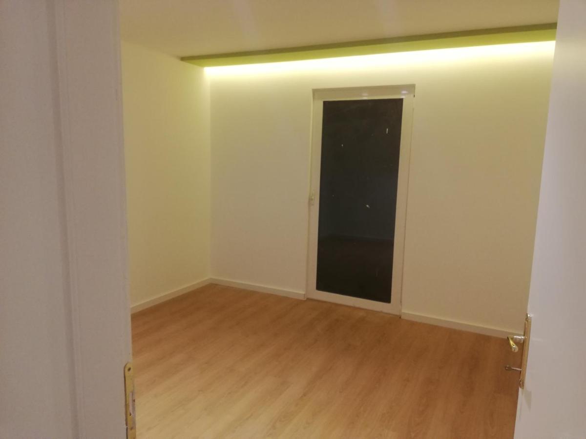 Home 12 Librazhet 外观 照片