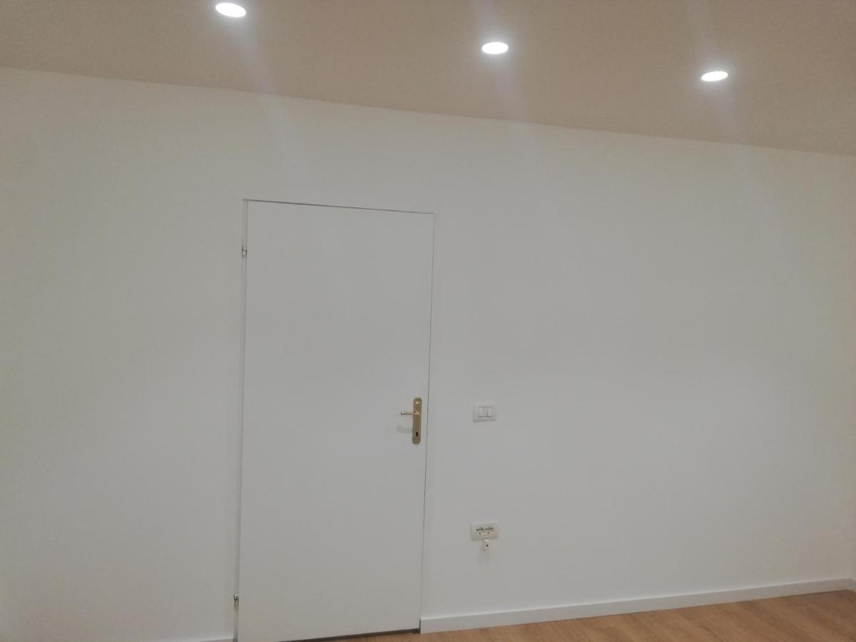 Home 12 Librazhet 外观 照片